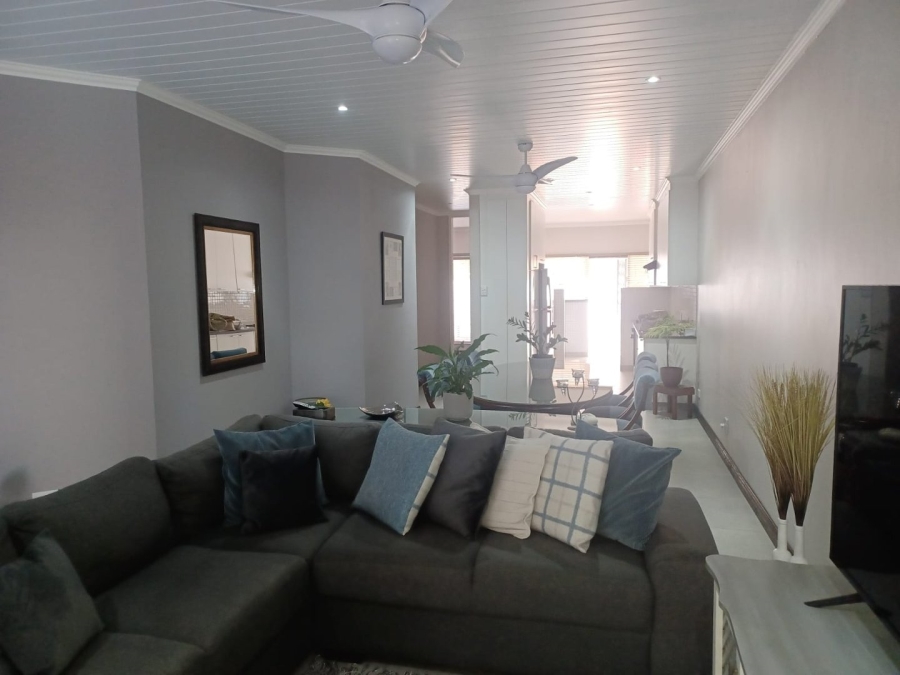 To Let 3 Bedroom Property for Rent in Naudeville Free State